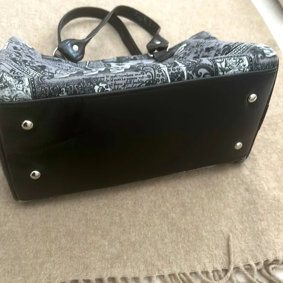 Y2K RARE SKULL 💀 POTION SATCHEL IN GREAT CONDITION - Picture 6 of 7